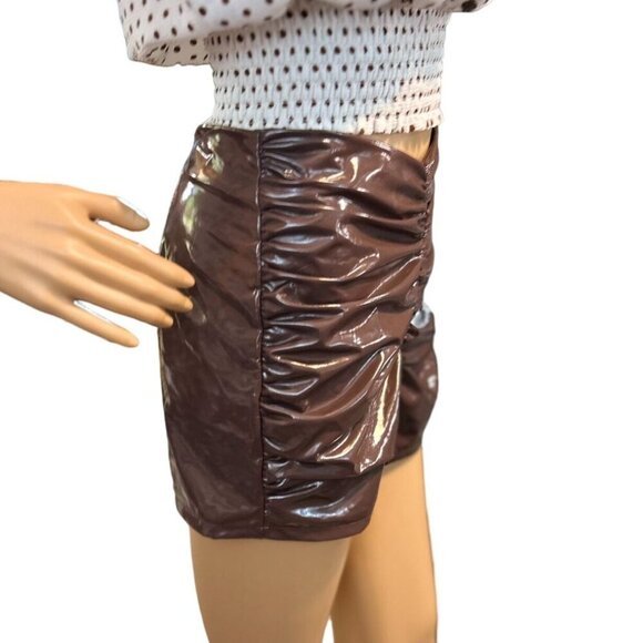 (5 for $25) Prettylittlething Petite Ruched Faux Leather High Rise Shorts size 4 - Picture 2 of 6